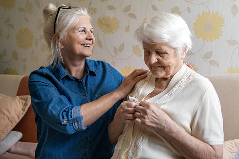 caring for middle stage dementia symptoms in seniors
